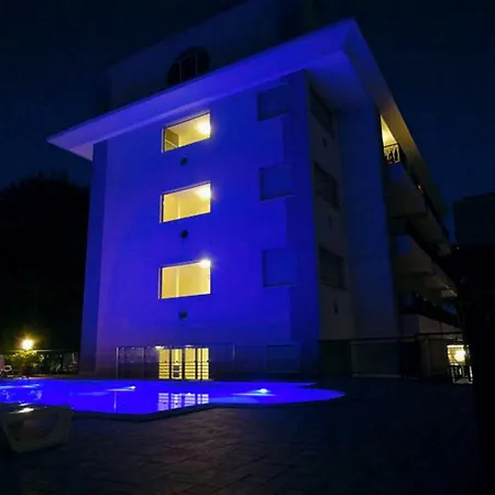 Nette In Mit Whirlpool Und Pool