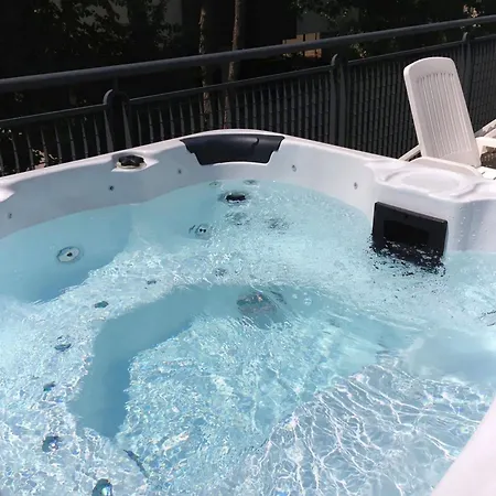Nette In Mit Whirlpool Und Pool * بيبيوني